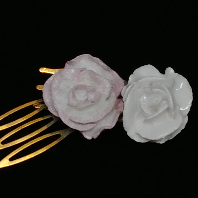 Peineta flor de cerámica. Adorno para el pelo - Imagen 2