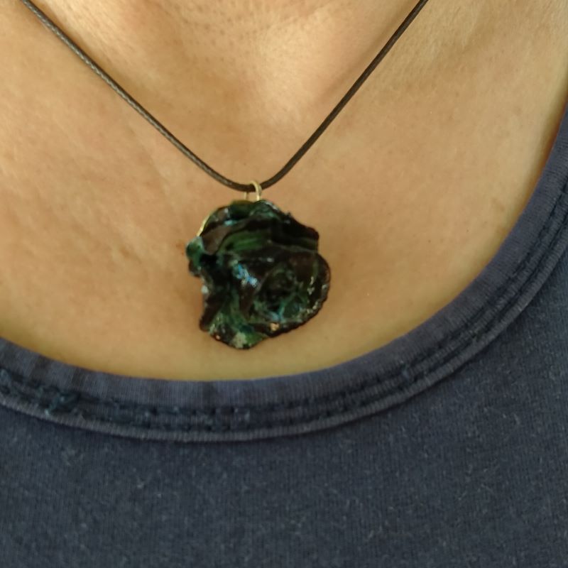 Colgante Flor Negra. Cerámica con reflejos verdes - Imagen 4