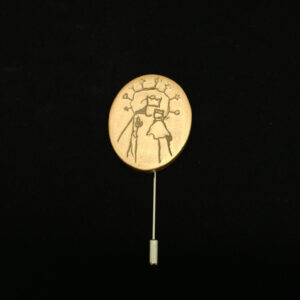 Broche Virgen de los Desamparados. Barro negro y esmalte cobre