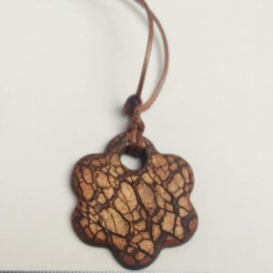 Colgante flor Grietas. Barro negro y esmalte cobre