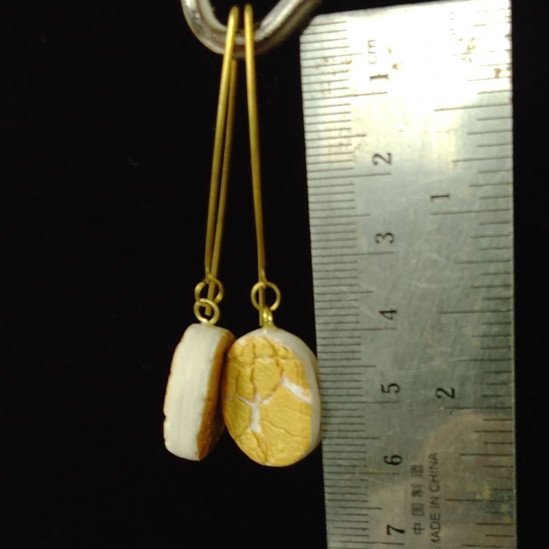 Pendiente Grietas Doradas. Porcelana y latón (6 cm) - Imagen 3